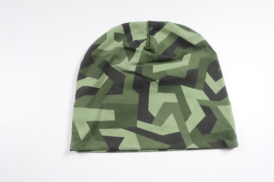 Militärmönstrad mössa från Hemsytt - Storlek 54/56 - Grön