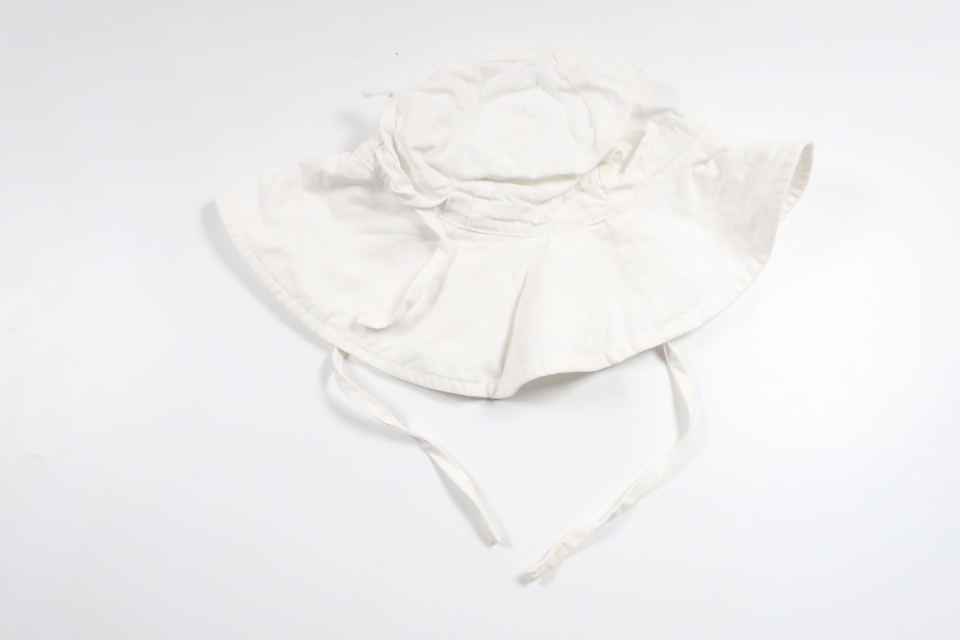 Solhatt från Minimarket - Storlek 46/48 - Vit