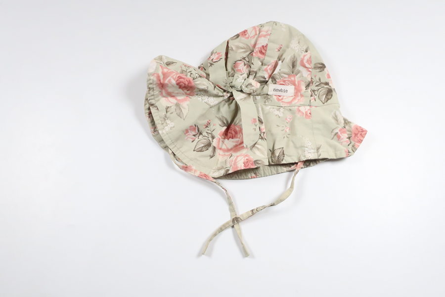 Blommig solhatt från Newbie - Storlek 48/50 - Grön