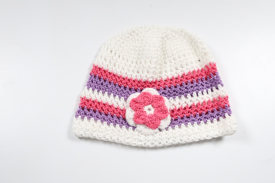 Mössa från Hemstickat - Storlek 62/68 - Vit