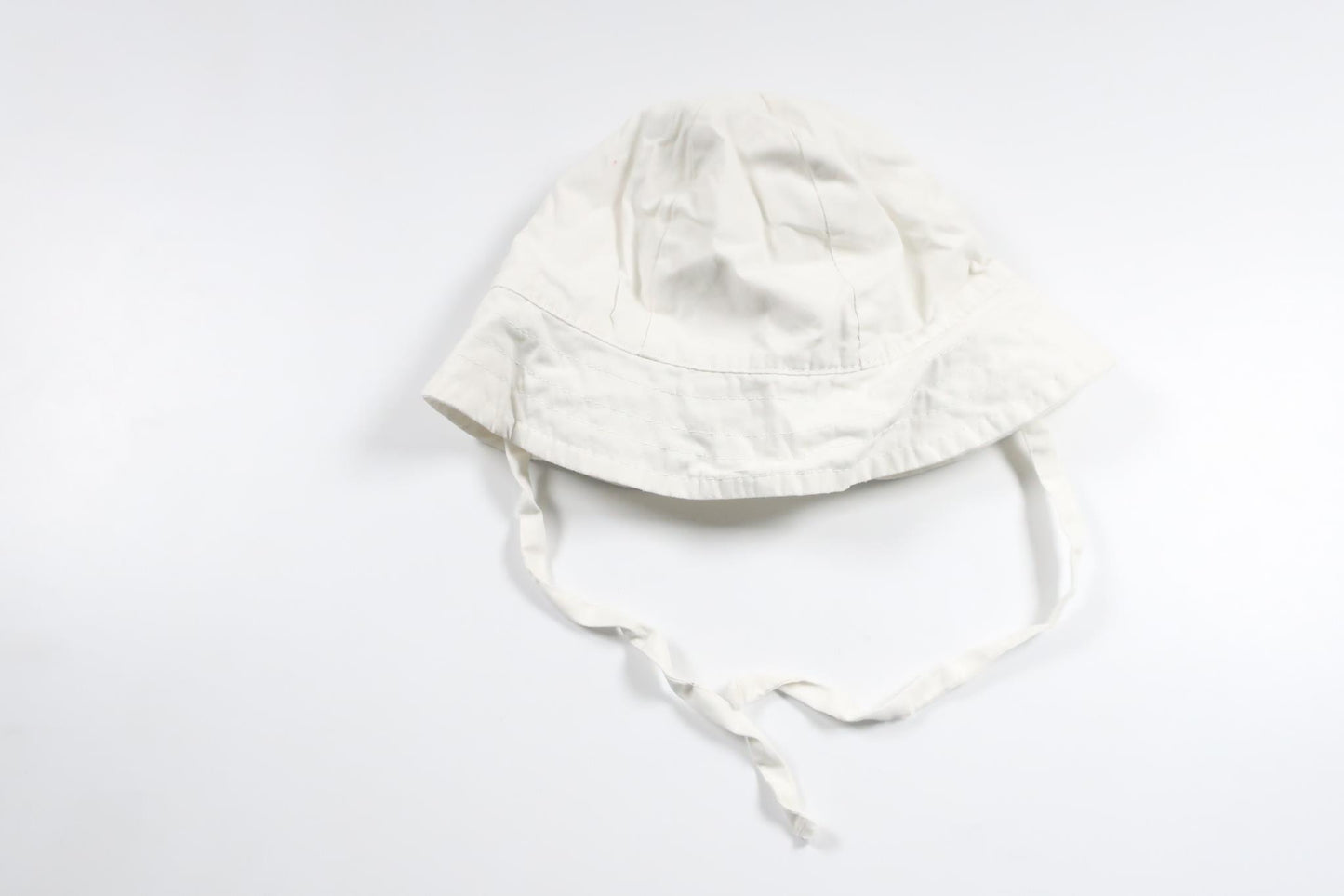 Solhatt från Lindex - Storlek 42/44 - Vit