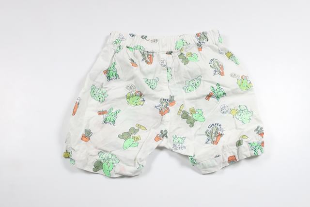 Shorts från Okänt - Storlek 68/74 - Vit