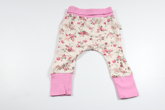 Blommiga byxor från Kotten - Storlek 56/62 - Benvit