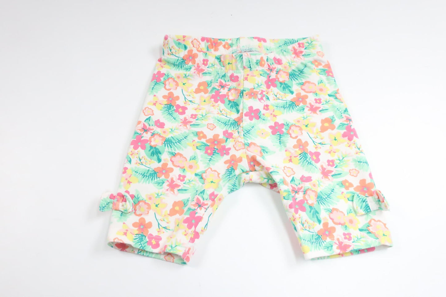 Blommiga shorts från Cubus - Storlek 62 - Vit