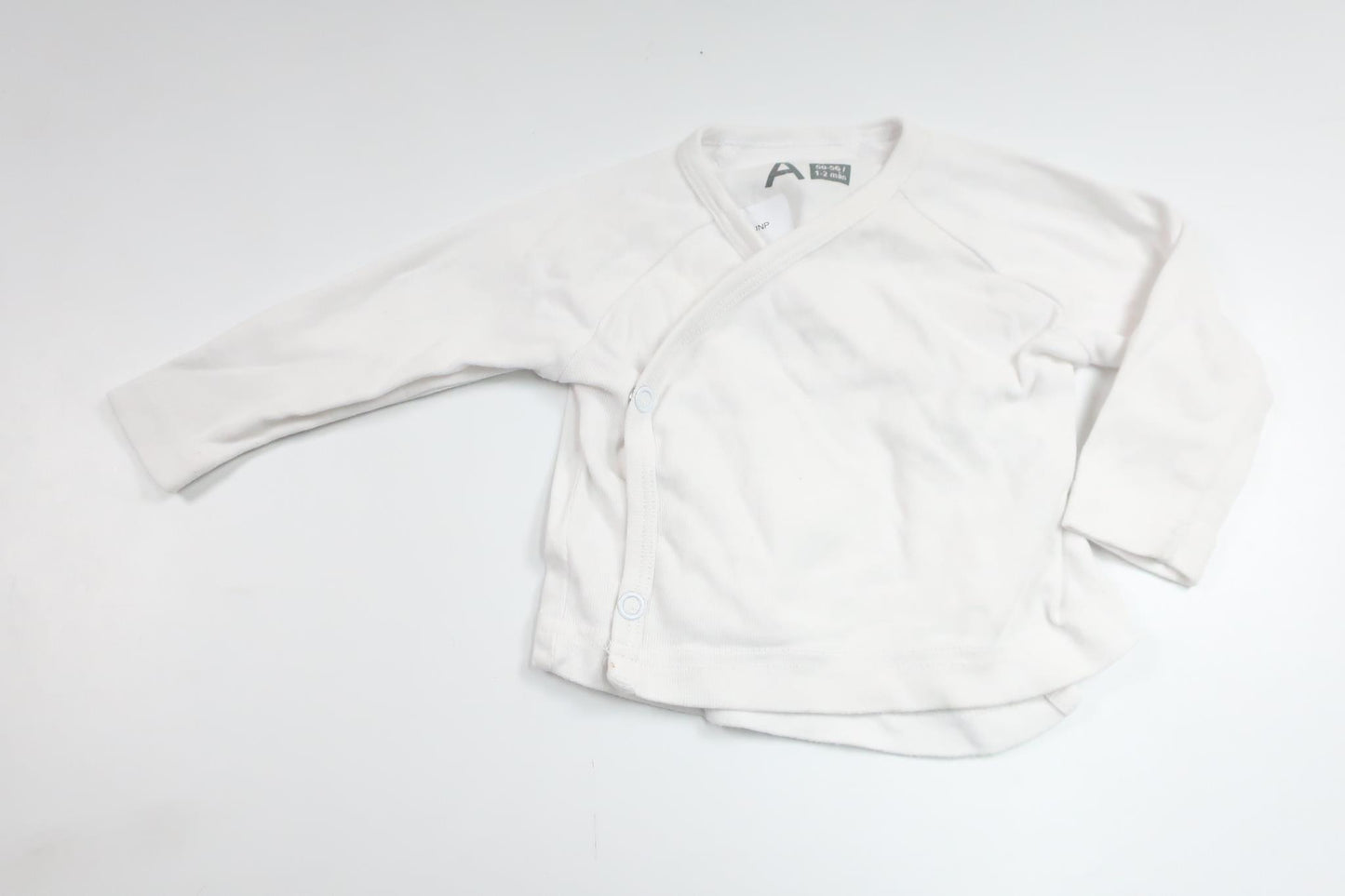 Omlottröja från Åhléns - Storlek 50/56 - Vit