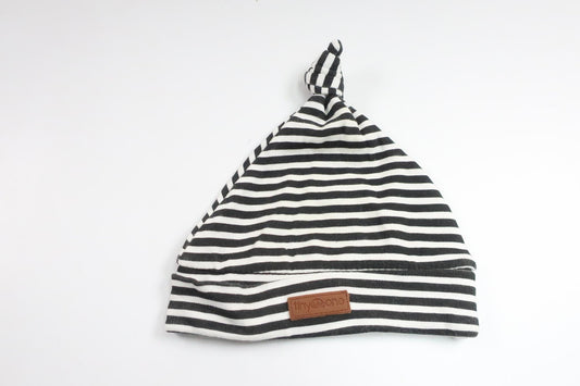 Randig mössa från Tiny One - Storlek 62/68 - Svart