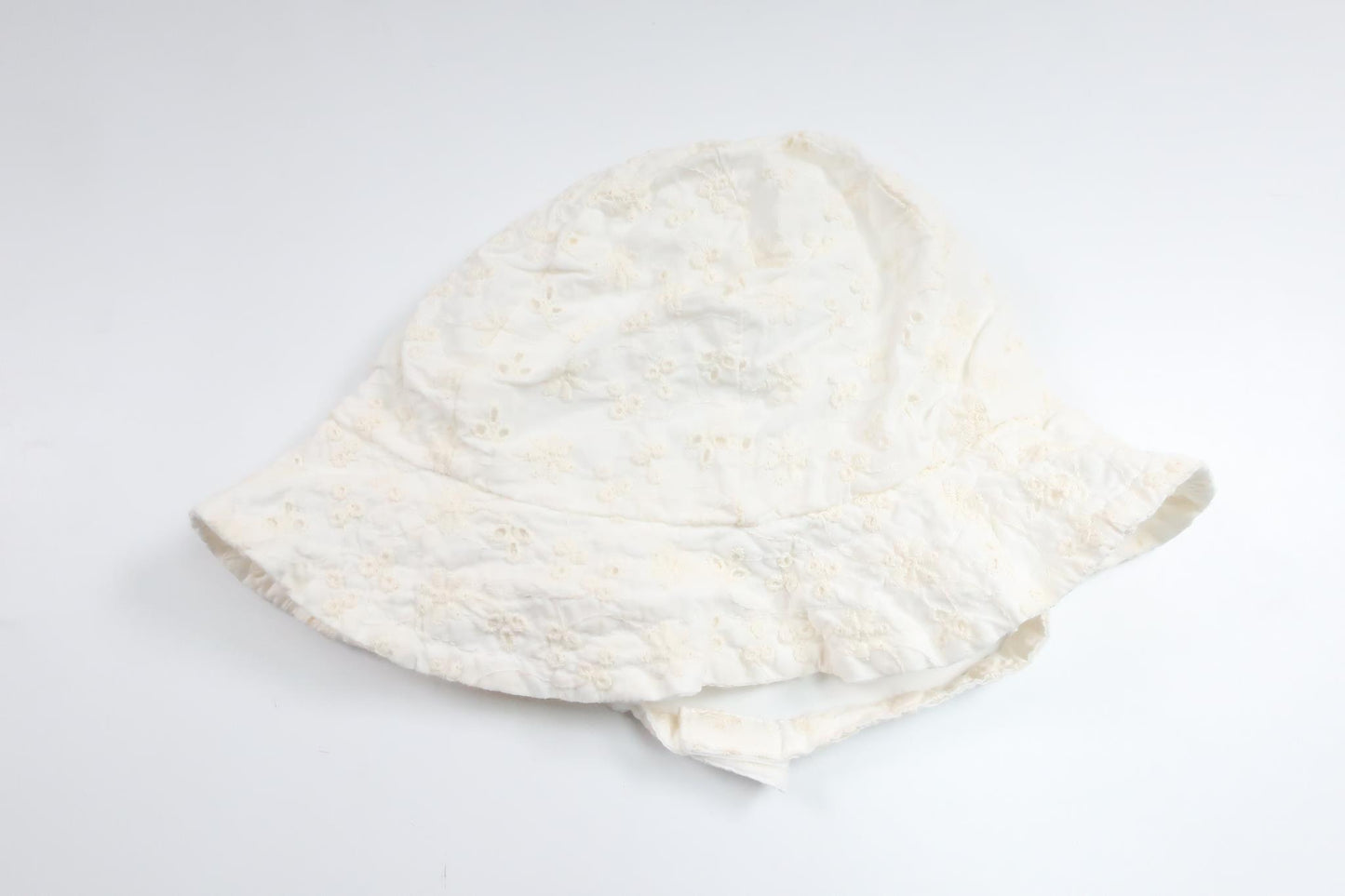 Solhatt från Zara - Storlek 48 - Vit