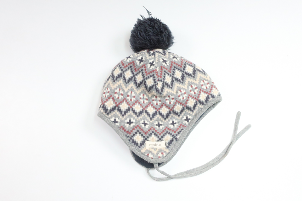 Fleeefodrad mössa med tofs från Newbie - Storlek 48/50 - Grå