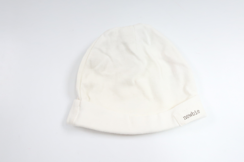 Mössa från Newbie - Storlek 56/62 - Vit