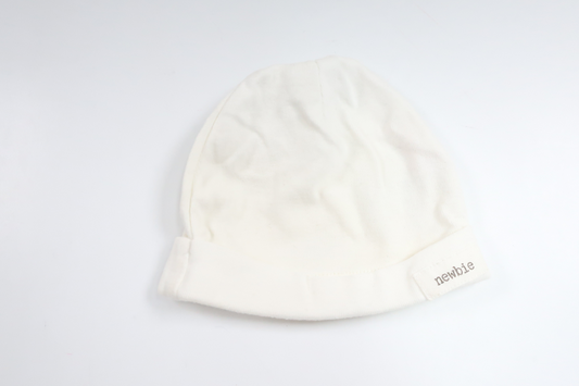 Mössa från Newbie - Storlek 56/62 - Vit