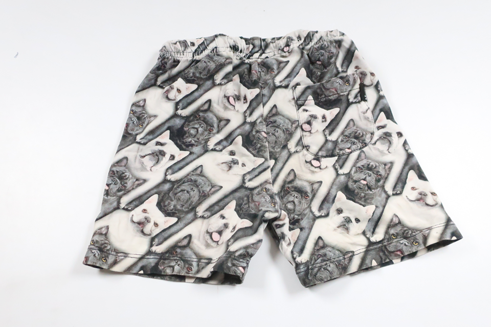 Shorts med hundar från Molo - Storlek 98 - Grå