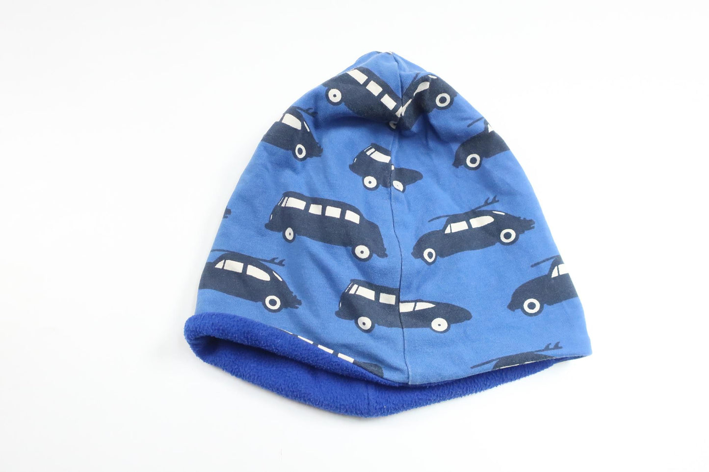 Mössa med bilar från LillaGrodan Design - Storlek 46/48 - Blå