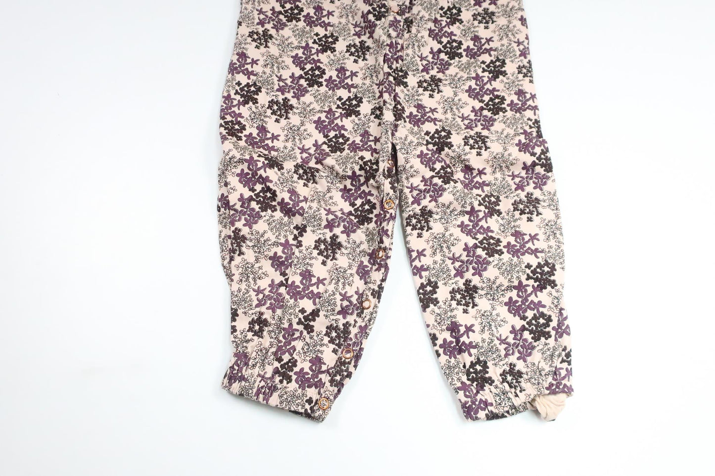Blommig jumpsuit från PompdeLux - Storlek 92 - Lila