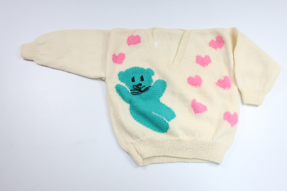 Stickad kofta från Hemstickat - Storlek 98/104 - Benvit