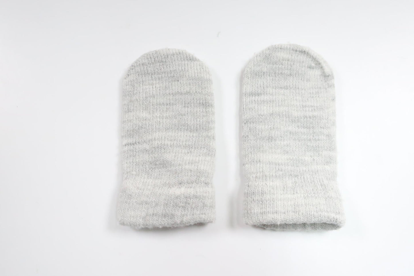 Stickade vantar från Okänt - Storlek 56/62 - Grå
