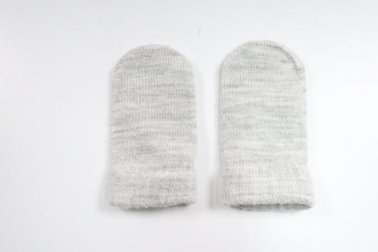 Stickade vantar från Okänt - Storlek 56/62 - Grå