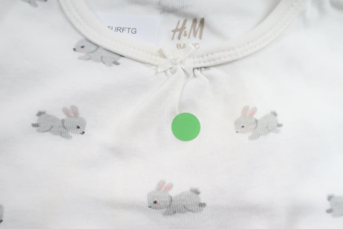 Body med kaniner från H&M - Storlek 68 - Vit