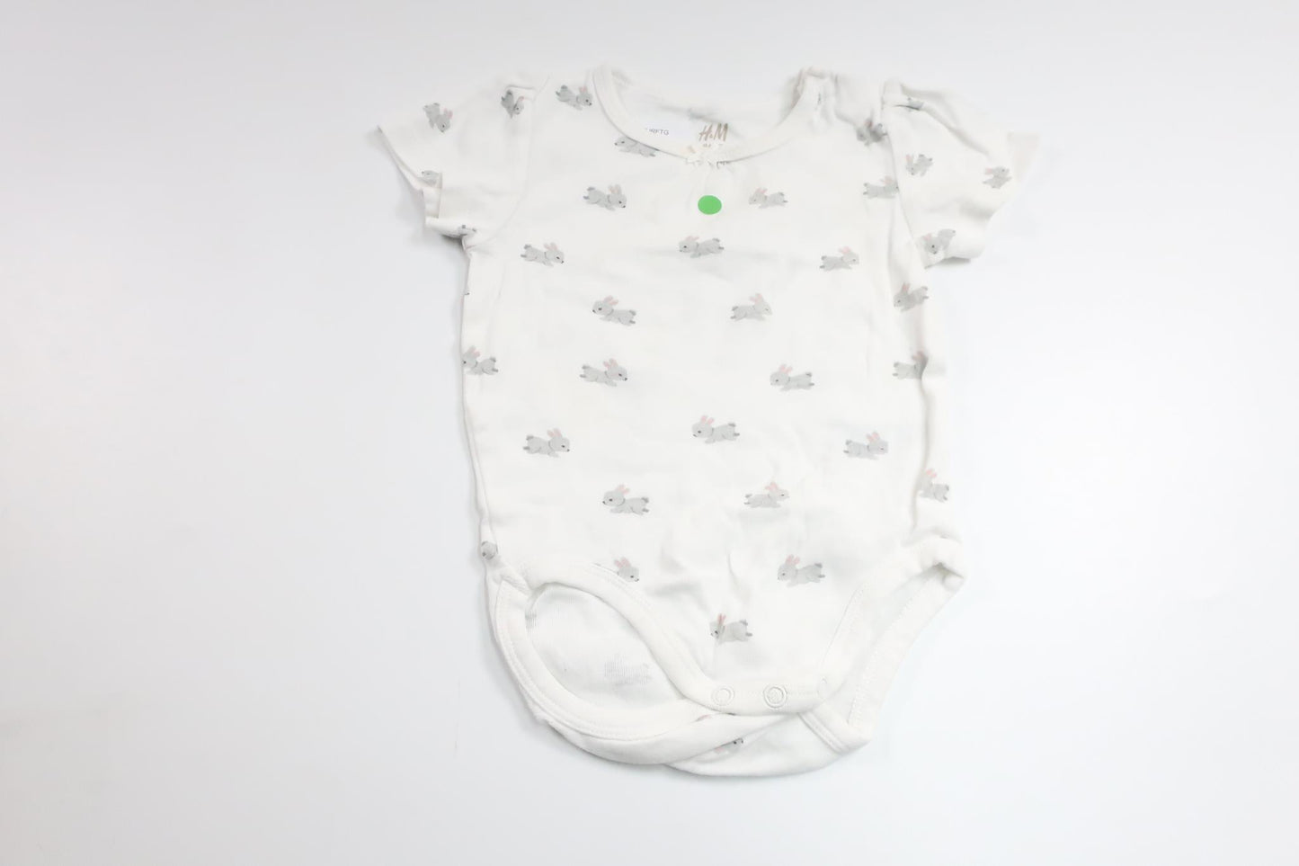 Body med kaniner från H&M - Storlek 68 - Vit