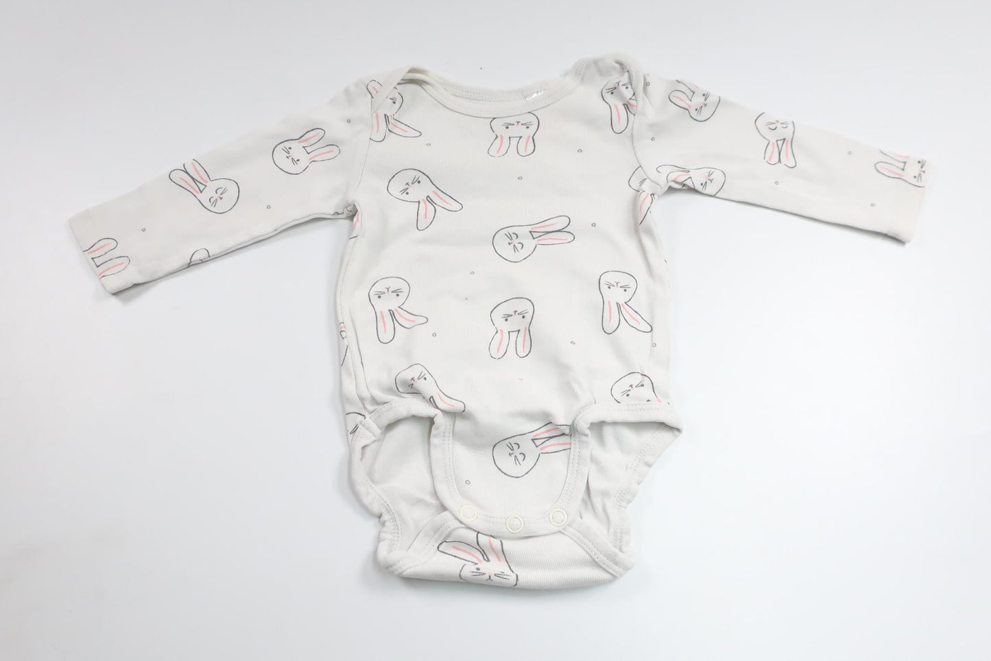 Body med kaniner från H&M - Storlek 62 - Vit