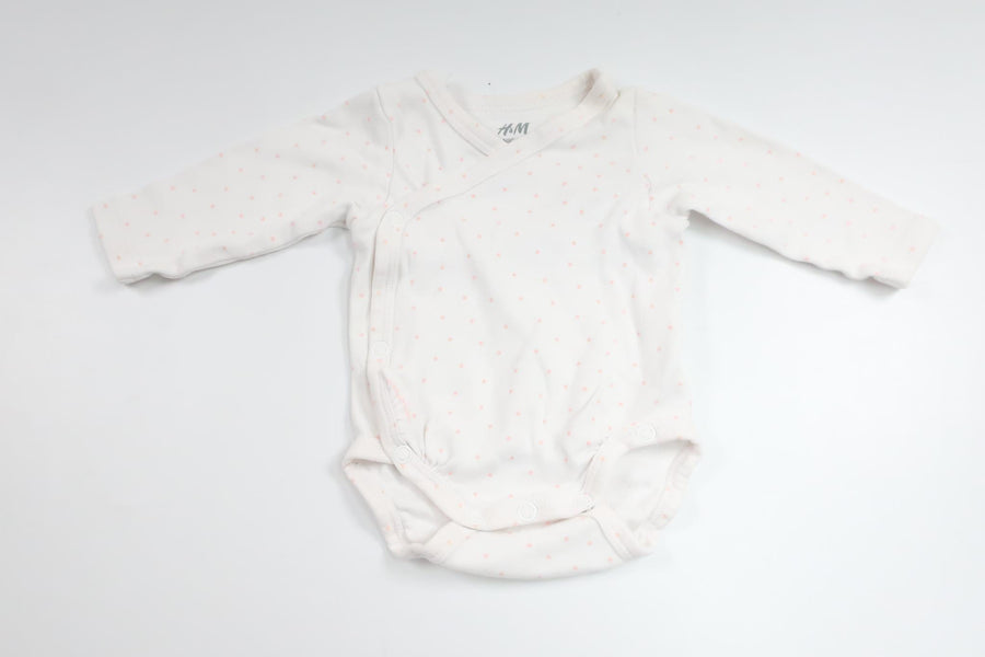 Omlottbody med prickar från H&M - Storlek 50 - Vit
