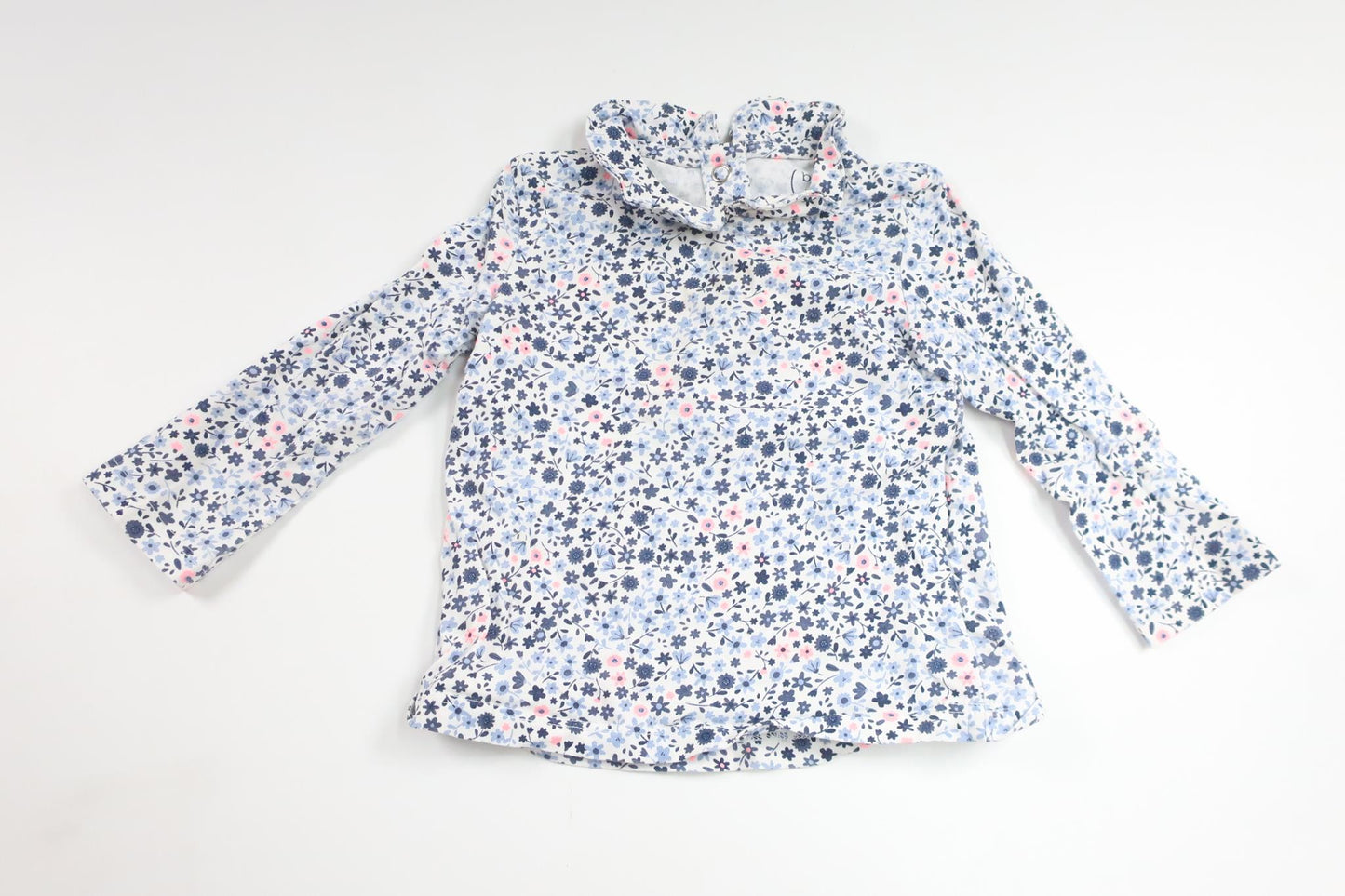 Blommig tröja från Baby Club by C&A - Storlek 74 - Vit