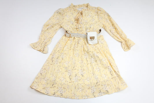 Blommig klänning från Different - Storlek 98 - Gul