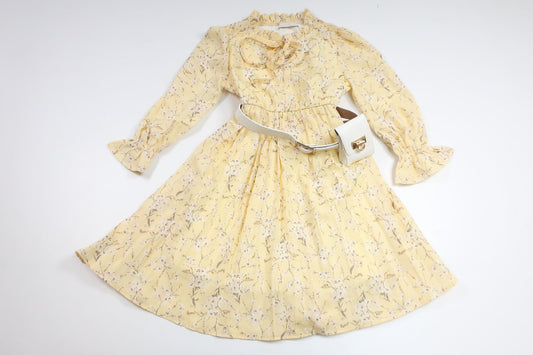 Blommig klänning från Different - Storlek 98 - Gul