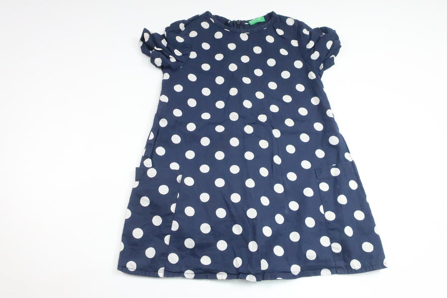 Prickig klänning från United Colors of Benetton - Storlek 100 - Marinblå