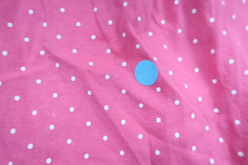 Prickig klänning från H&M - Storlek 98/104 - Rosa