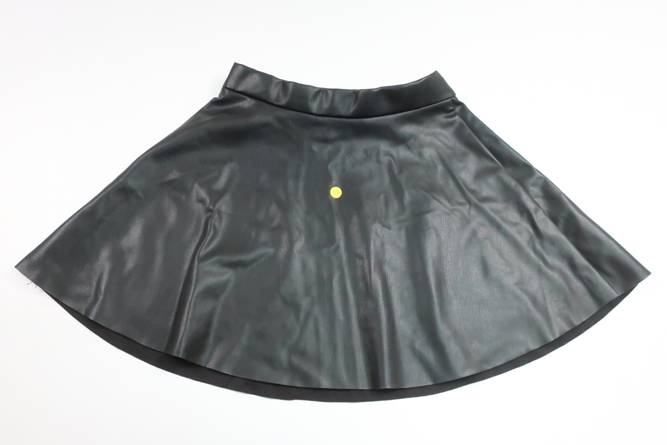 Kjol i skinnimitation från H&M - Storlek 122 - Svart