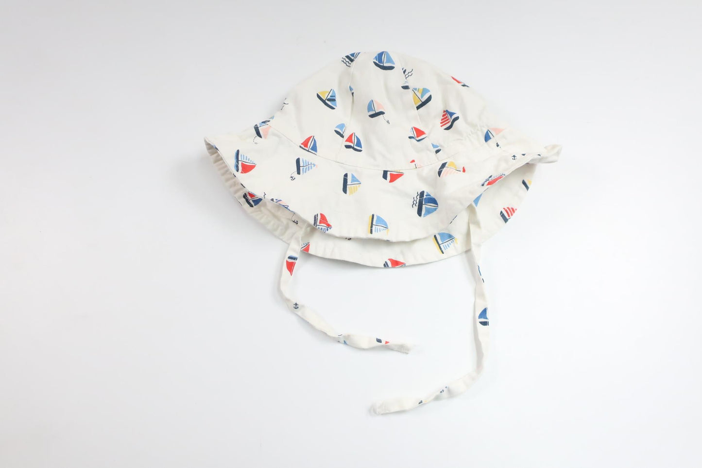 Solhatt från Holly & Whyte - Storlek 42/44 - Vit