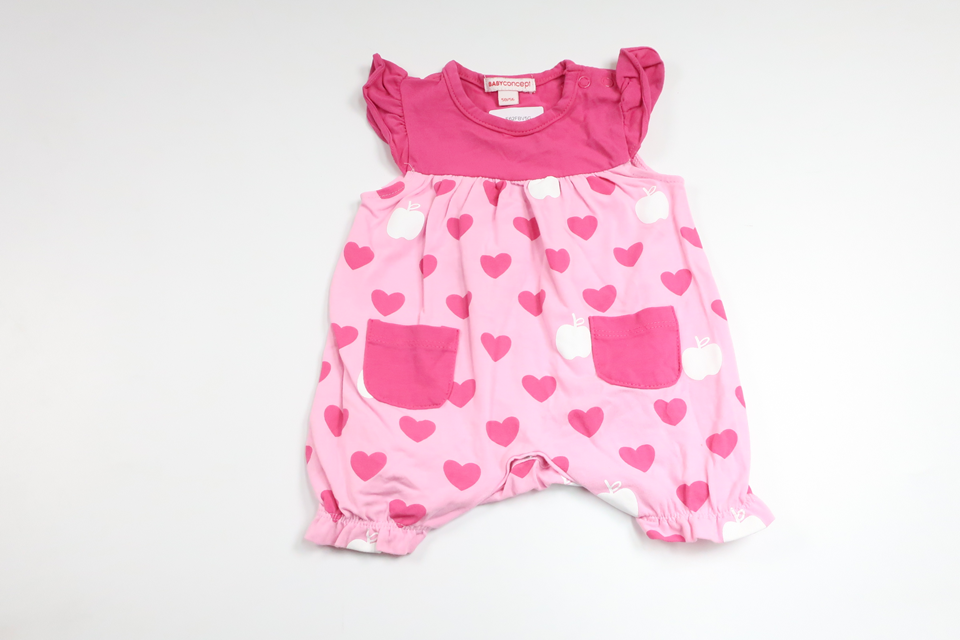 Jumpsuit med hjärtan från Baby Concept - Storlek 50/56 - Rosa
