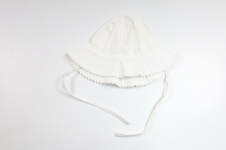 Solhatt från H&M - Storlek 62/68 - Vit