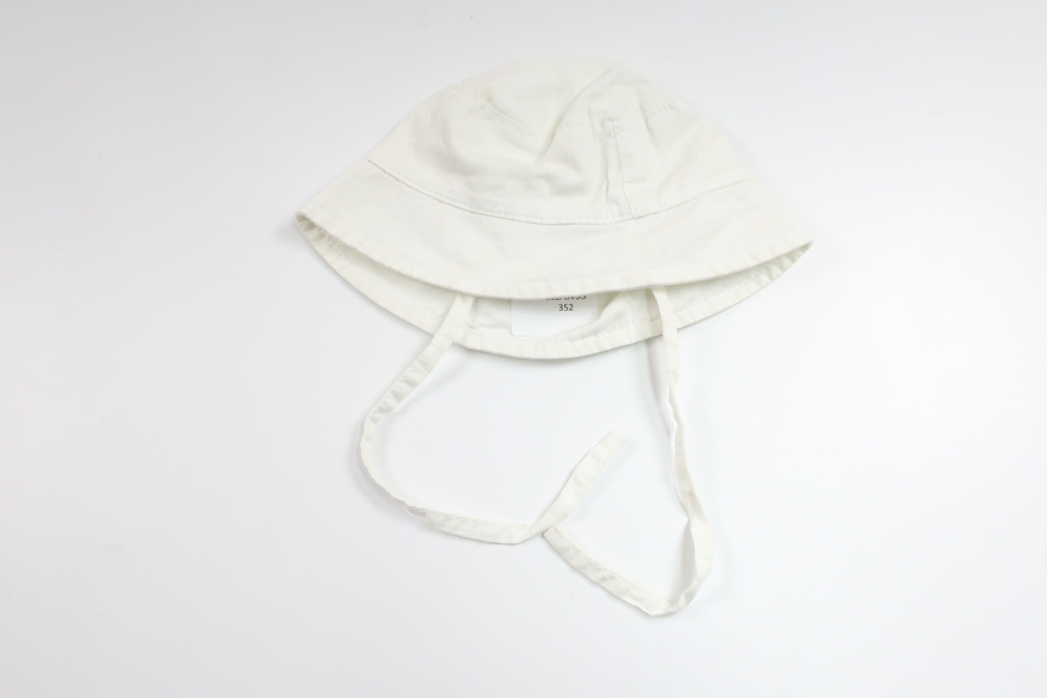 Solhatt från H&M - Storlek 50/56 - Vit