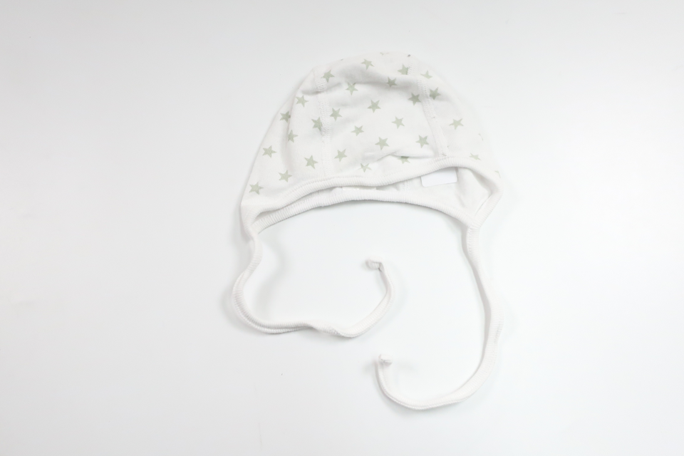 Hjälmmössa med stjärnor från Libero - Storlek 50/56 - Vit