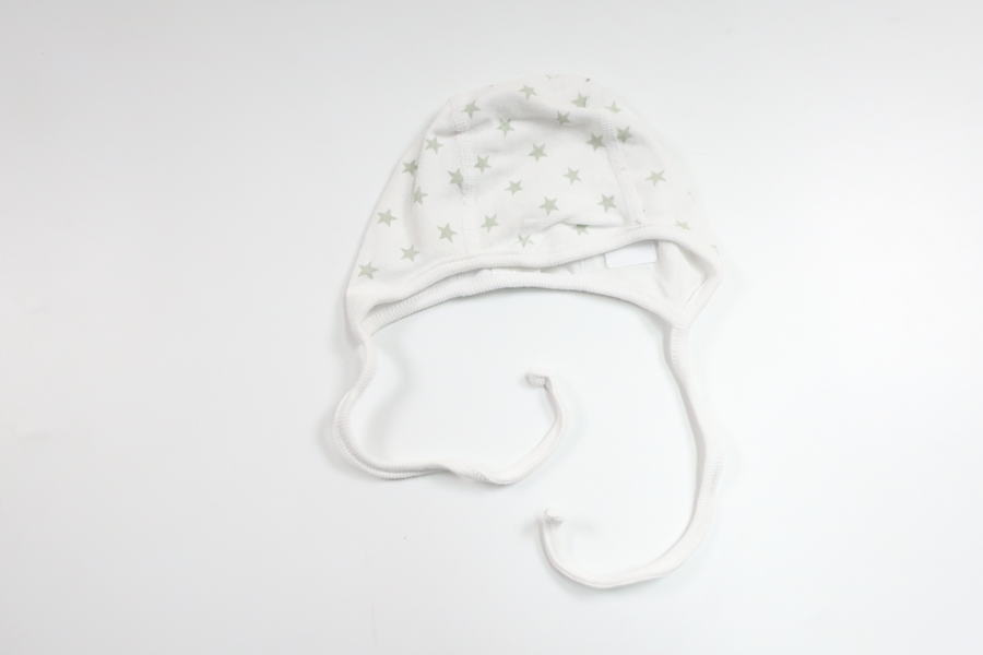 Hjälmmössa med stjärnor från Libero - Storlek 50/56 - Vit