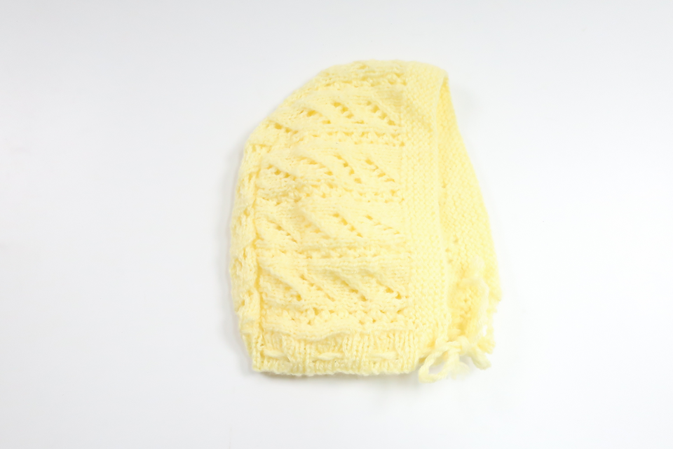 Stickad mössa från Hemstickat - Storlek 50/56 - Gul
