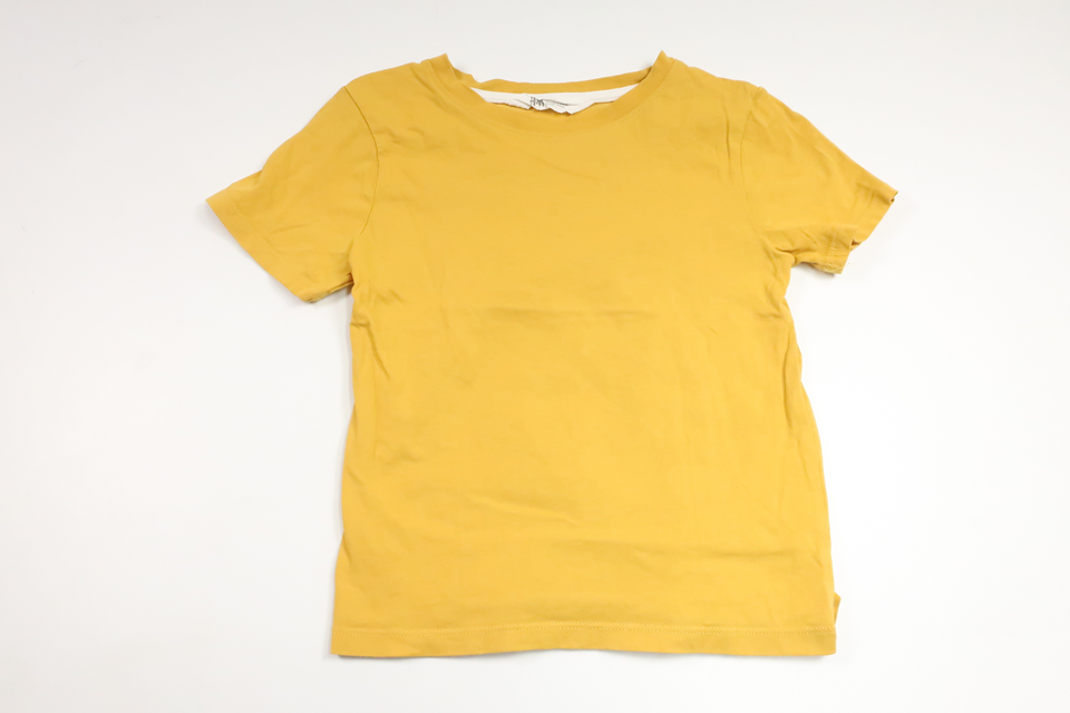 T-shirt från H&M - Storlek 110/116 - Gul