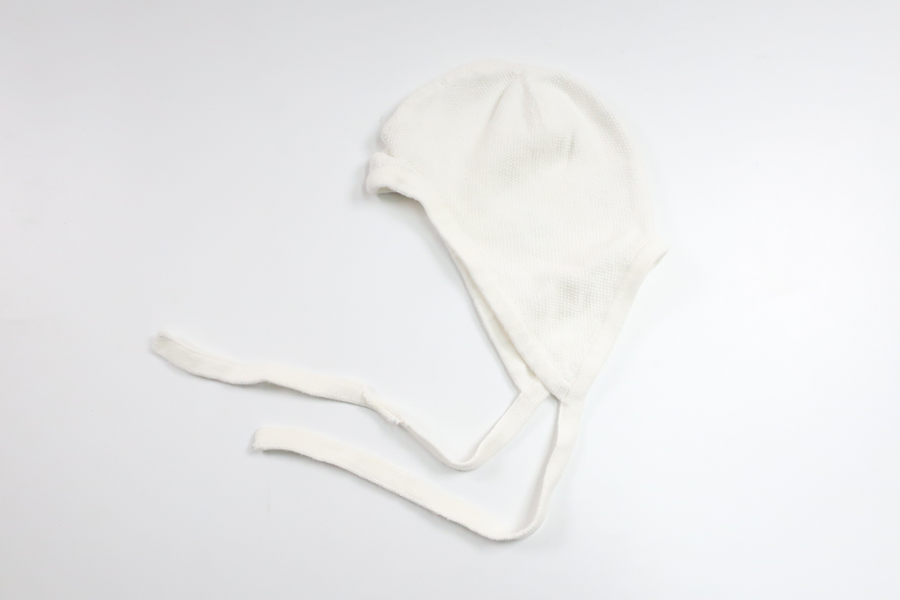 Hjälmmössa från Åhléns - Storlek 42/44 - Vit