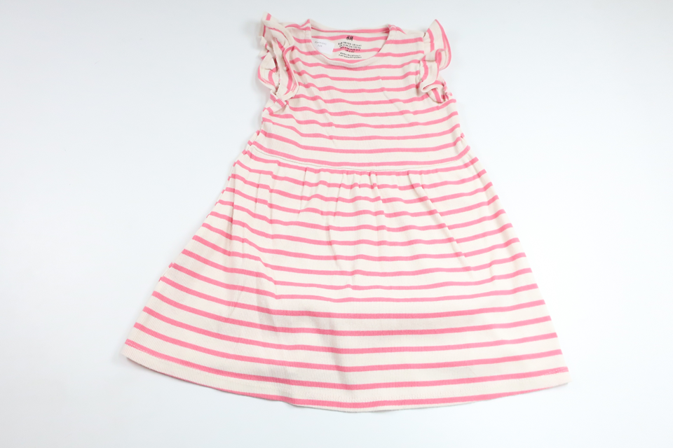 Ribbad klänning från H&M - Storlek 98/104 - Rosa
