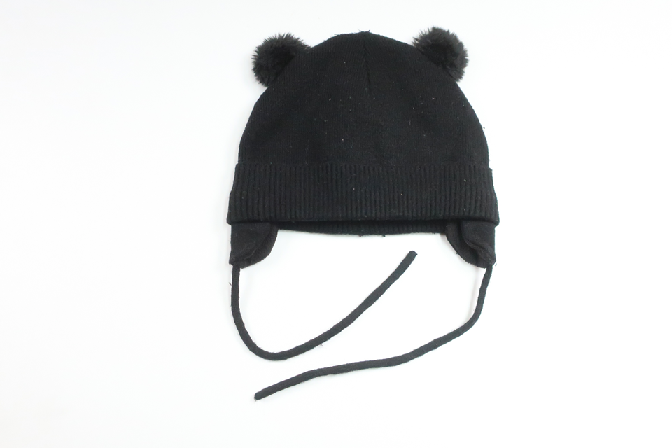 Mössa med tofs från Kappahl - Storlek 48/50 - Svart