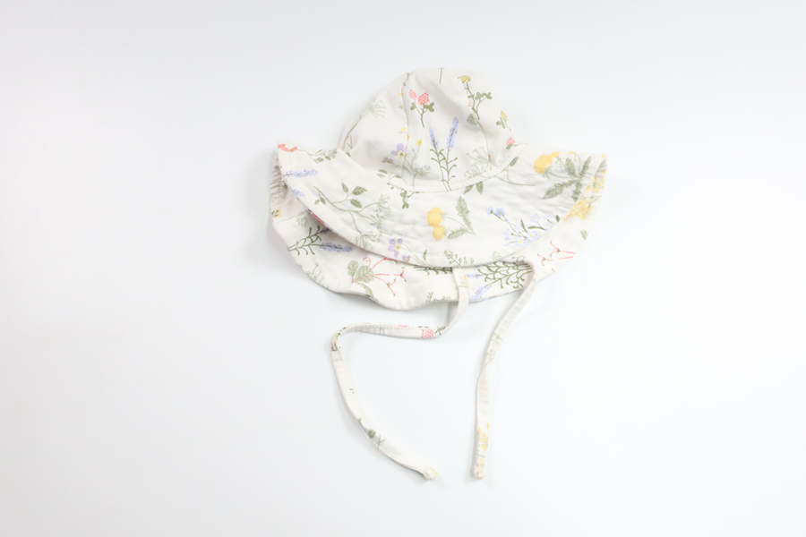 Blommig solhatt  från Lindex - Storlek 40/42 - Vit