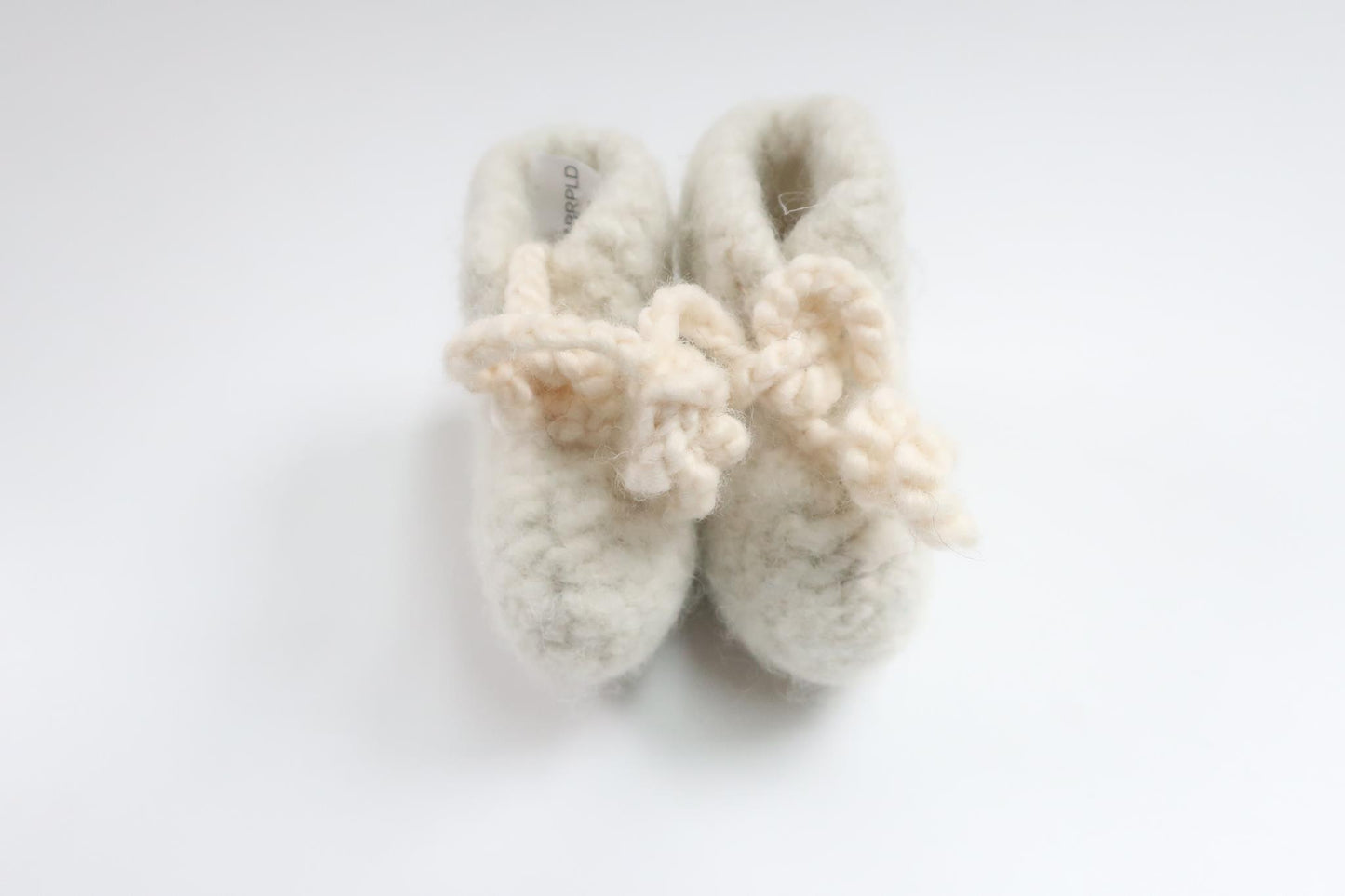 Stickade tossor från Hemstickat - Storlek 50/56 - Benvit