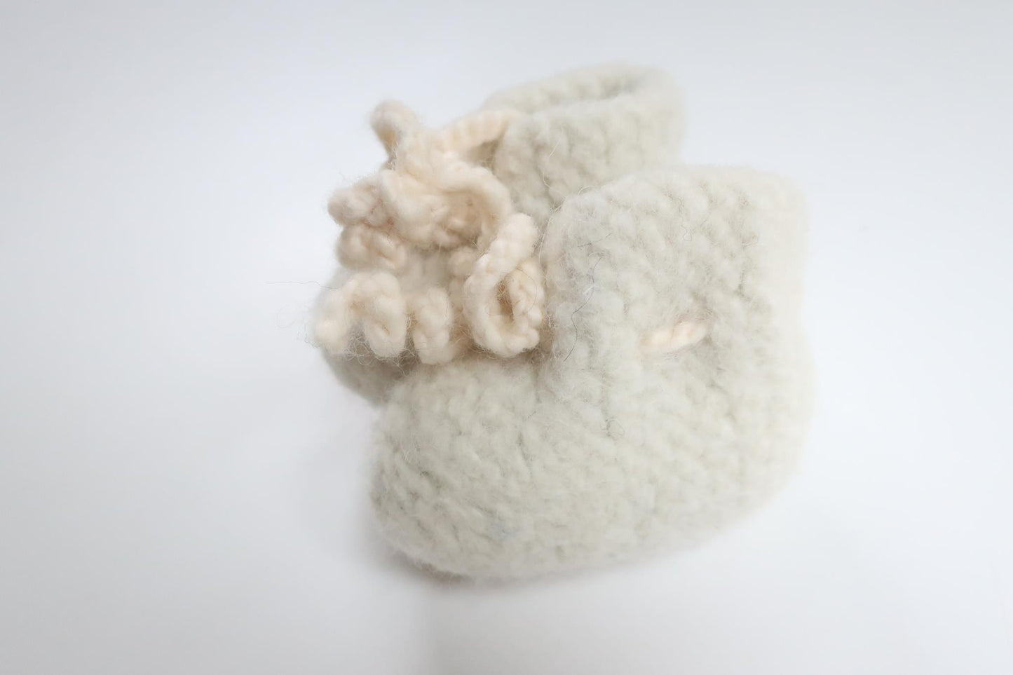 Stickade tossor från Hemstickat - Storlek 50/56 - Benvit