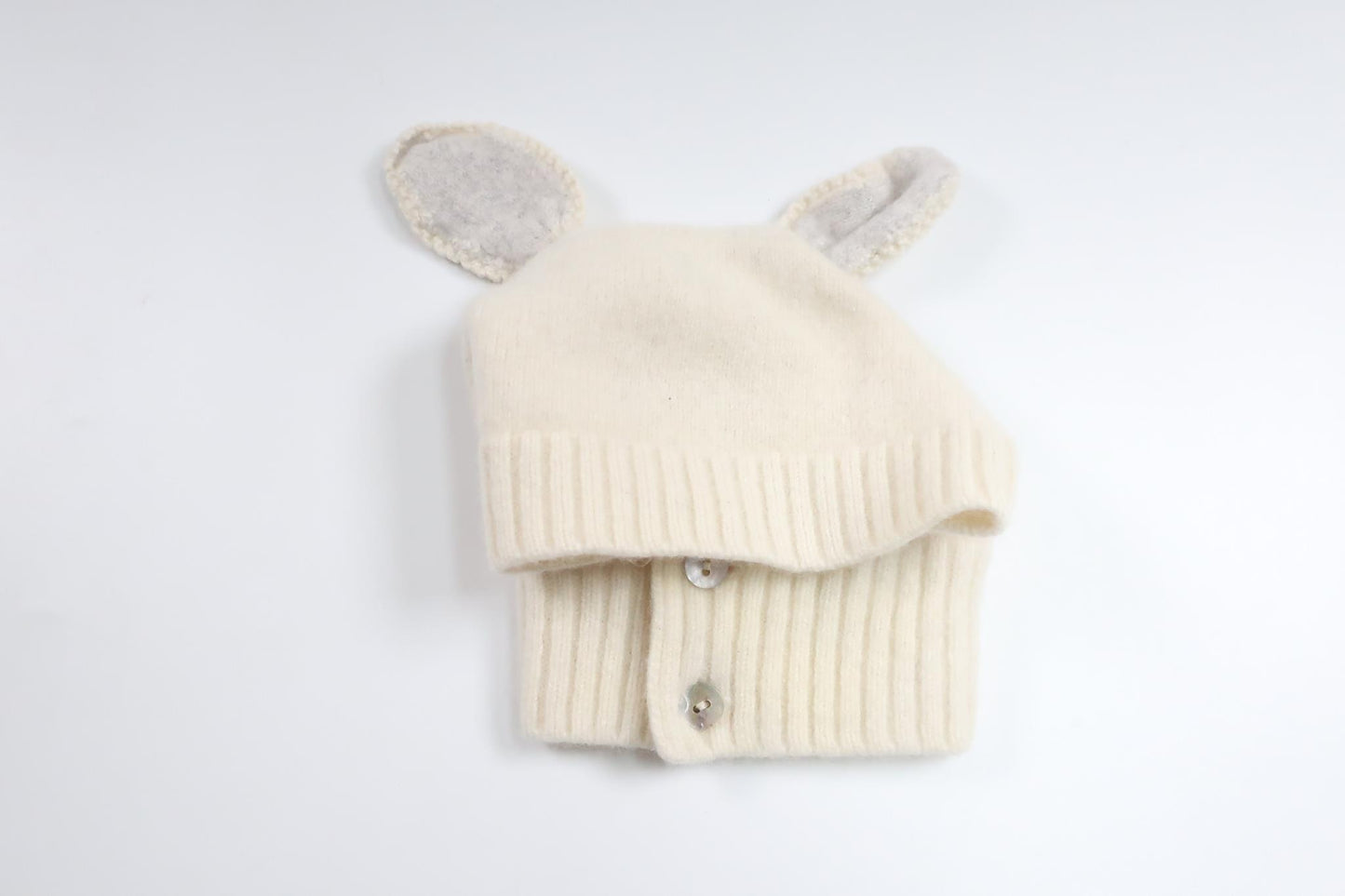 Mössa i 100% kashmir från Lotti P. - Storlek 50/56 - Benvit