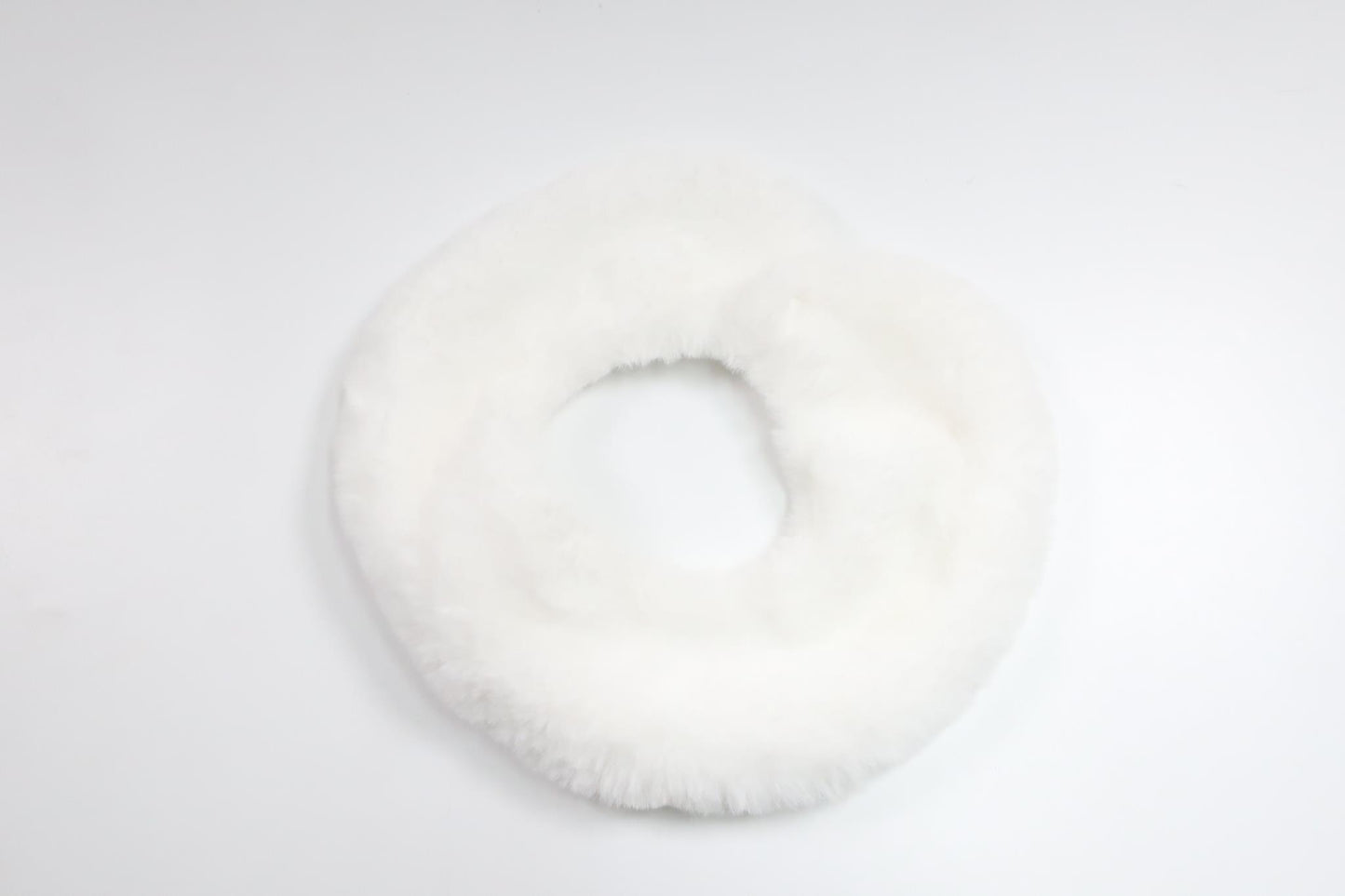 Haklapp i fleece från Kappahl - Storlek 86/92 - Vit