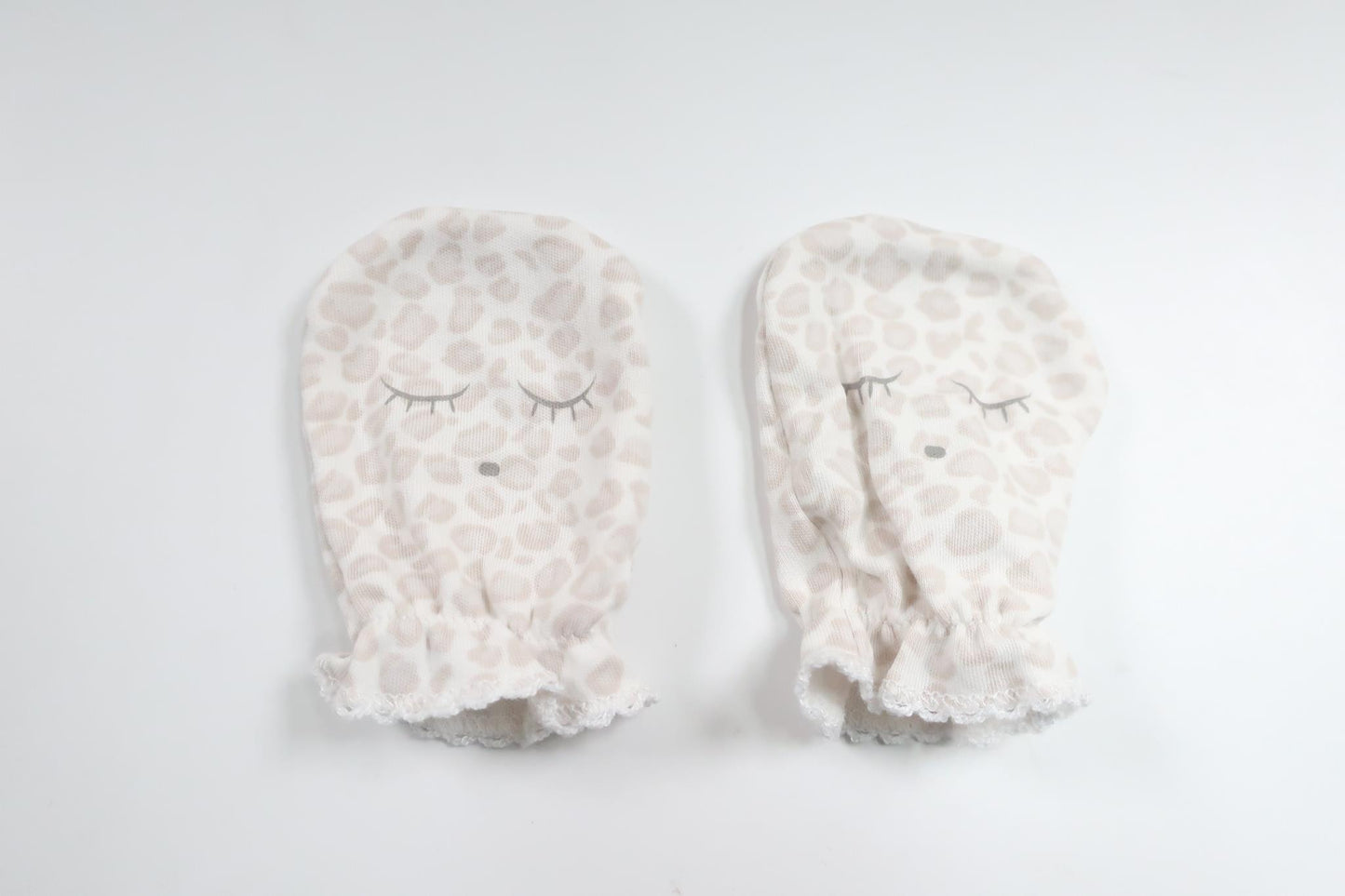 Vantar för nyfödda från Livly - Storlek 50/56 - Benvit