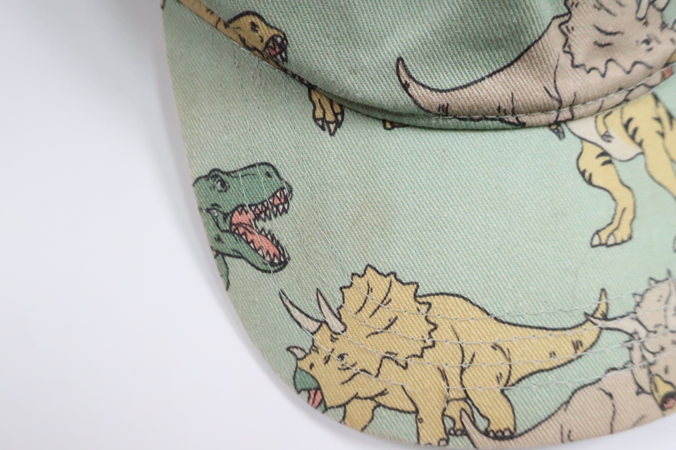 Keps med dinosaurier från Lindex - Storlek 116/122 - Grön