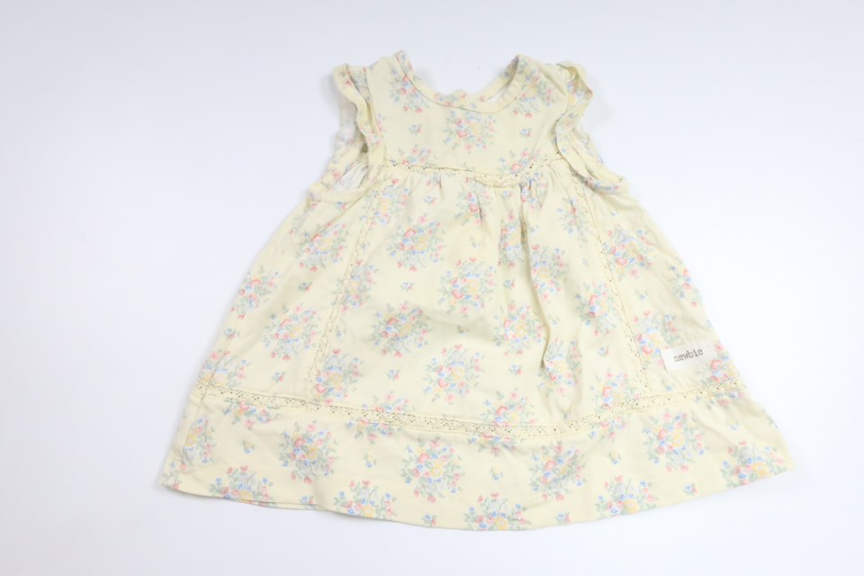 Blommig klänning från Newbie - Storlek 56 - Gul