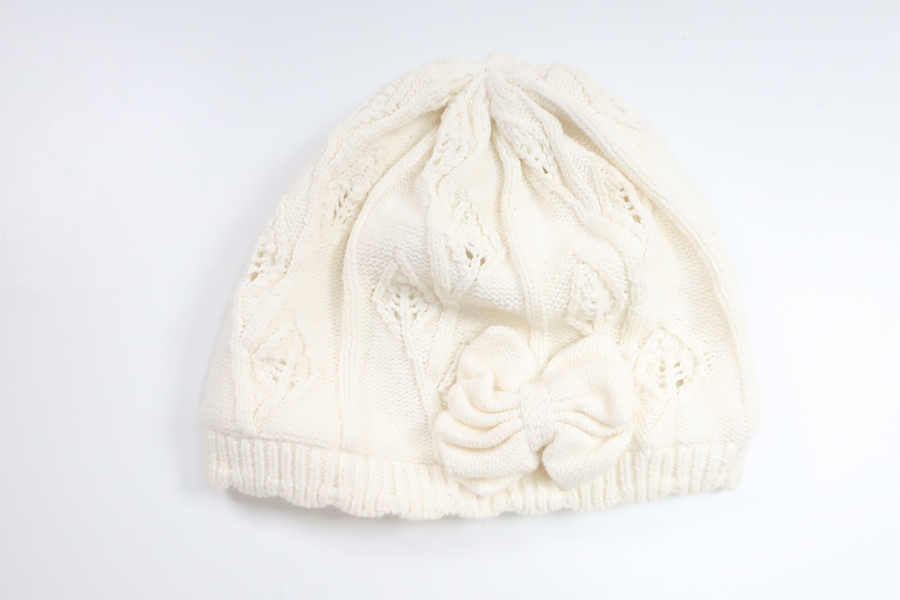 Fleecefodrad stickad mössa från Newbie - Storlek 52/54 - Vit